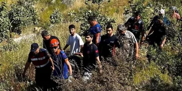 Kayalıklardan düşen şahıs ağır yaralandı