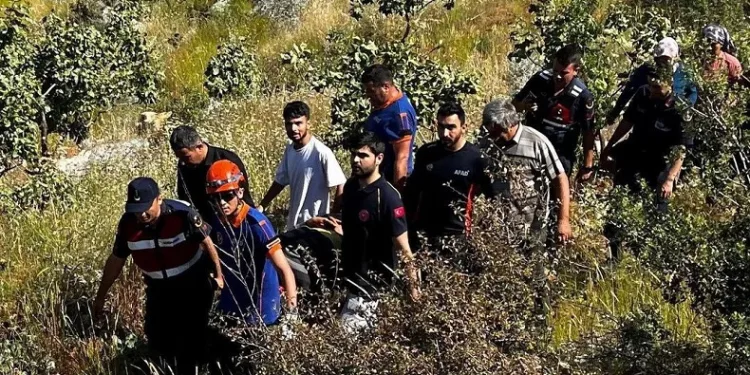 Kayalıklardan düşen şahıs ağır yaralandı