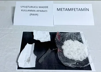 Uyuşturucu satışına suçüstü: 4 kişi tutuklandı