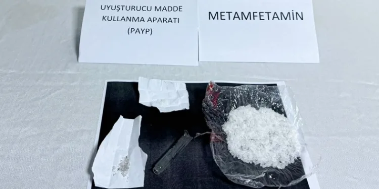 Uyuşturucu satışına suçüstü: 4 kişi tutuklandı