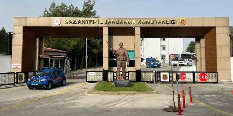Vatandaşları yaklaşık 3 milyon lira dolandıran 23 şüpheli yakalandı