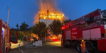 2 katlı binada çıkan yangında bir kişi hayatını kaybetti