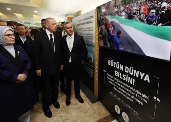 Cumhurbaşkanı Erdoğan, Filistin sergisini gezdi