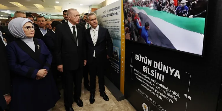 Cumhurbaşkanı Erdoğan, Filistin sergisini gezdi