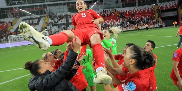 Arzu Karabulut, Kadın Milli Takım formasını 100. kez giydi