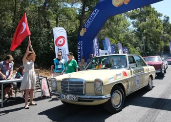 Klasik otomobil tutkunları Bodrum’da buluştu