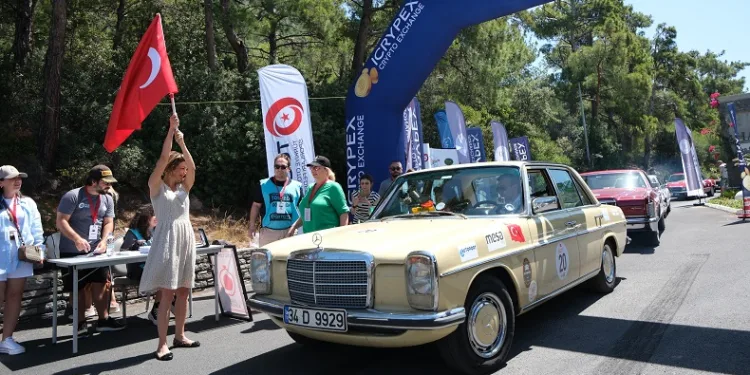 Klasik otomobil tutkunları Bodrum’da buluştu
