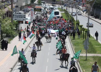 Bitlis’te vatandaşlar Filistin için yürüdü