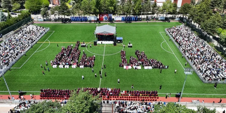 Anadolu Üniversitesi’nde mezuniyet heyecanı başladı