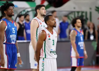 A.Efes, ilk finalist oldu