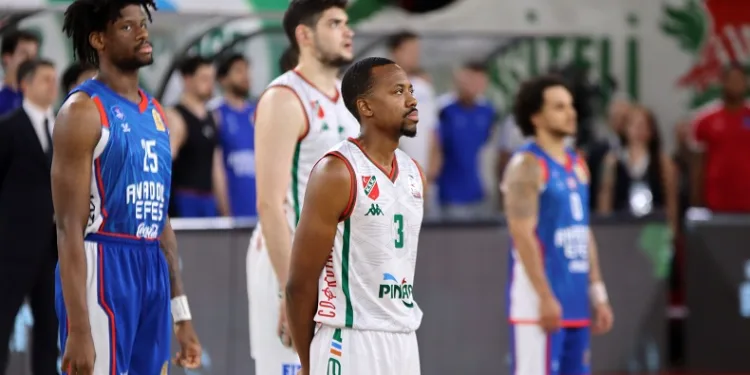 A.Efes, ilk finalist oldu