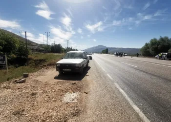 Motosiklet ile kamyonet çarpıştı
