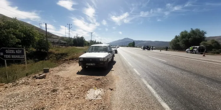 Motosiklet ile kamyonet çarpıştı