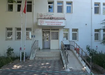 Hasta yakını, istediği ilacı yazmayan doktoru darp etti