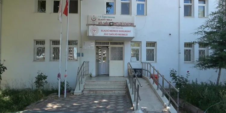 Hasta yakını, istediği ilacı yazmayan doktoru darp etti