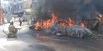 Evde başlayan yangın park halindeki aracı kullanılmaz hale getirdi