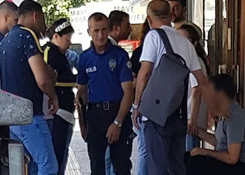 Sinir krizi geçiren otizmli genç, 2 iş yerine zarar verdi