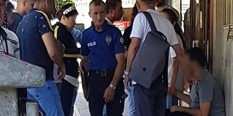 Sinir krizi geçiren otizmli genç, 2 iş yerine zarar verdi