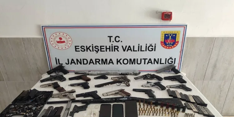 Kaçak silah ve mühimmat satışı yapan şahıs tutuklandı