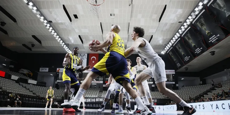 Fenerbahçe, finalde A. Efes’in rakibi oldu