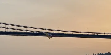 Şampiyon Galatasaray’ın bayrağı İstanbul Boğazı’nda dalgalandı