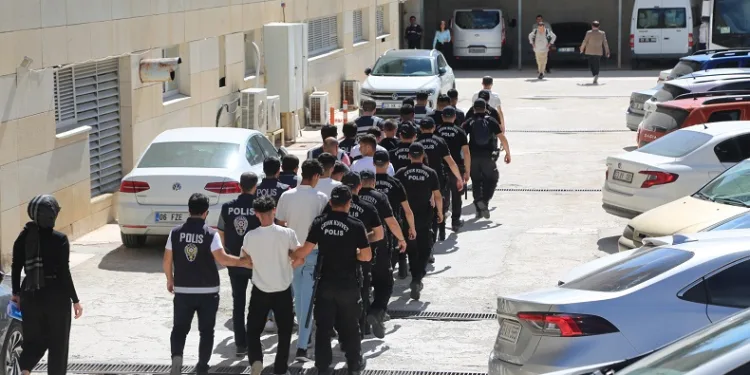 Elazığ merkezli 6 ilde örgütlü olarak nitelikli dolandırıcılık operasyonu: 29 gözaltı