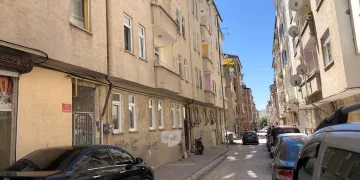 Elazığ’da 3’üncü kattan düşen çocuk yaralandı