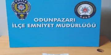 Şüpheli aracın sürücüsünün üzerinden uyuşturucu çıktı
