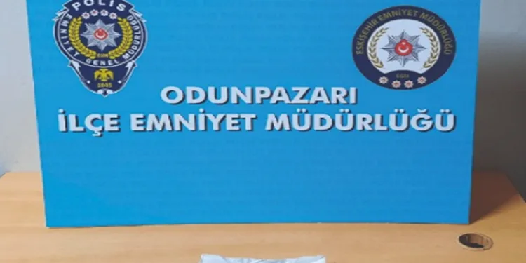 Şüpheli aracın sürücüsünün üzerinden uyuşturucu çıktı