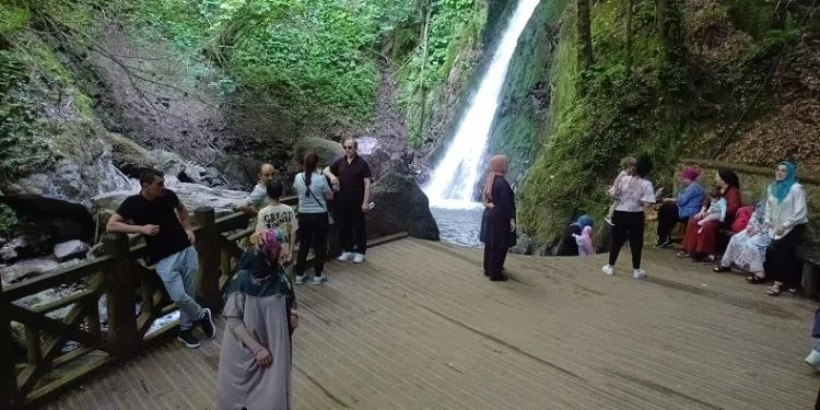 Şelaleler stresten uzaklaştırıyor