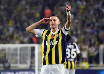 Sebastian Szymanski: “Mourinho’nun Türk futboluna uyacağını düşünüyorum”