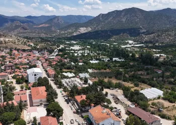 Sıcak hava Sarıcakaya’da hayatı durma noktasına getirdi