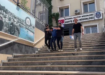 Arnavutköy’de çamaşır makinesi parası yüzünden ağabeyini öldüren şahıs adliyeye sevk edildi