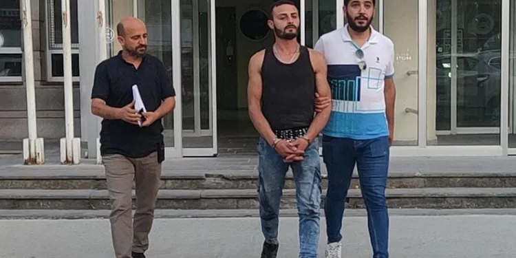 Kuşadası’nda yabancı uyruklu insan tacirine suçüstü