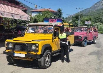 Alanya’da 7 safari aracına ve sürücüsüne ceza kesildi