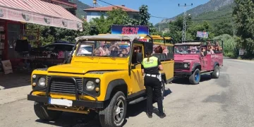 Alanya’da 7 safari aracına ve sürücüsüne ceza kesildi