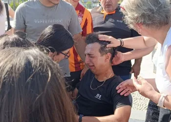 Yayaya çarpan motosiklet sürücüsü gözyaşlarını tutamayıp ağlama krizine girdi