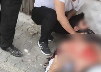 Sokak ortasında bıçaklandı
