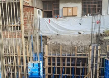 İnşaattan düşen işçi ağır yaralandı