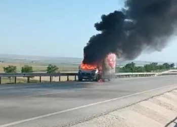 Ekmek dağıtım aracı yanarak kullanılmaz hale geldi