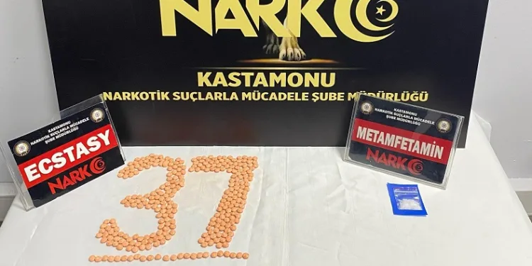 Uyuşturucuyla yakalanan 2 kişi tutuklandı