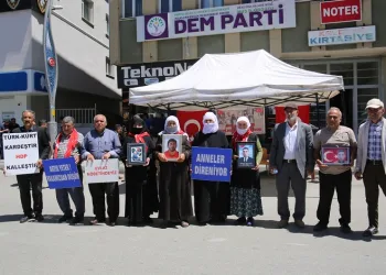 Muş’ta acılı annelerin evlat nöbeti devam ediyor