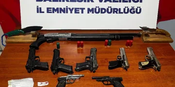Halının içine saklanan uyuşturucu taciri yakayı ele verdi