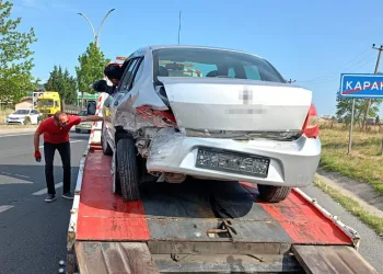 Kapaklı’da 3 otomobilin karıştığı zincirleme kazada 3 kişi yaralandı