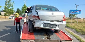 Kapaklı’da 3 otomobilin karıştığı zincirleme kazada 3 kişi yaralandı