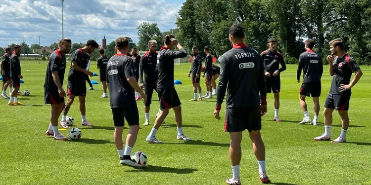 A Milli Futbol Takımı, Polonya maçı hazırlıklarını tamamladı