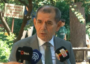 Dursun Özbek: “Yalıda doğmuş zengin çocuğu olmak, böyle hadsiz konuşma hakkını vermez”