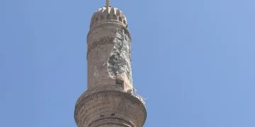 Mardin’de minareye yıldırım düştü