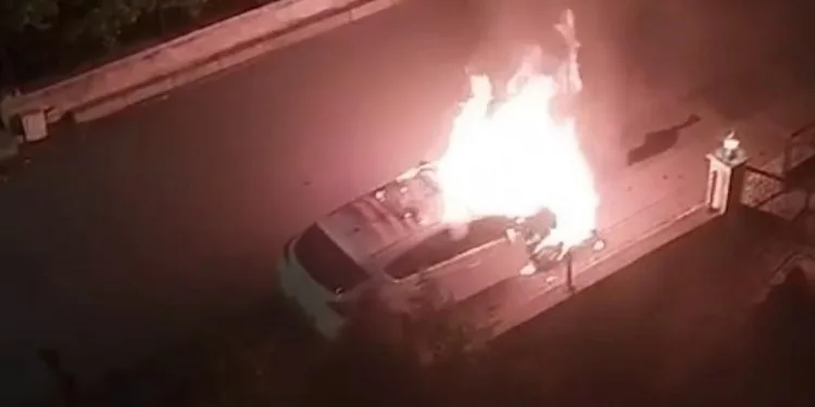Isparta’da alev alan otomobil kullanılamaz hale geldi