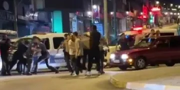 Trafik kazası sonrası kavga çıktı: 2 yaralı